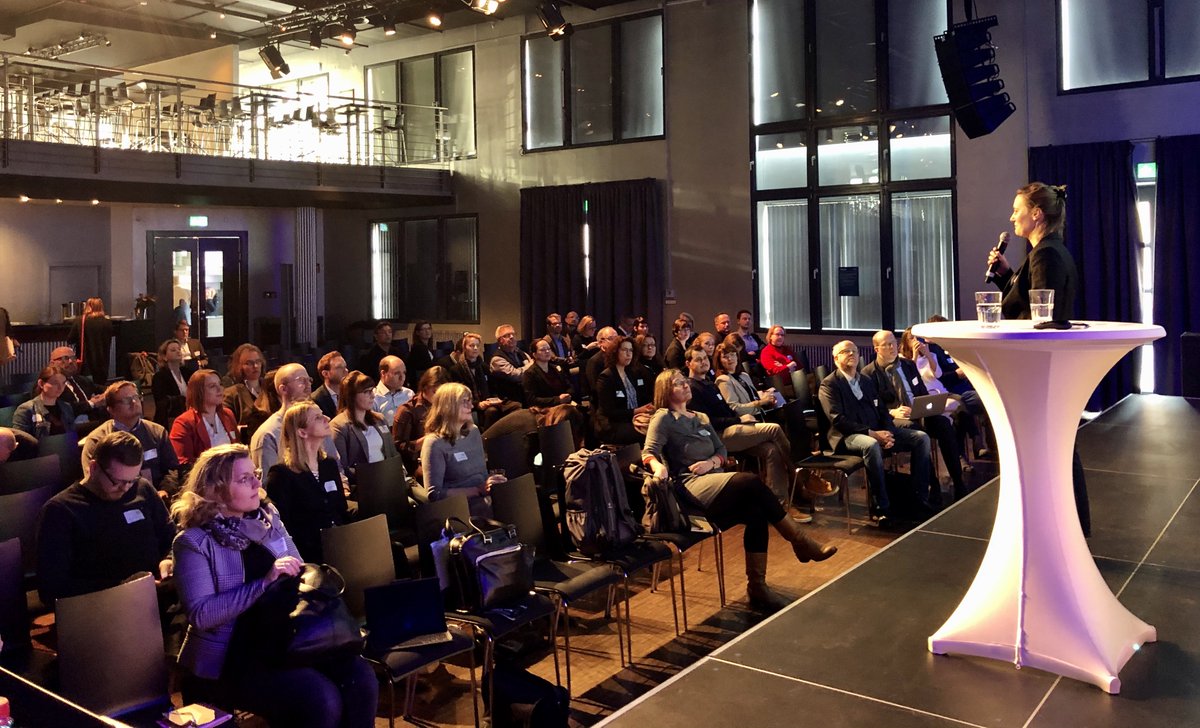 DPRGde's tweet photo. Die „schöne neue Arbeitswelt“ - Diskussion auf dem #DPRG #Takeoff in Berlin https://t.co/e9ryURks7z @Chris_Buggisch @MontuaPartner @DuhringLisa @AGUK_News @zeitverlag @UniLeipzig #NewWork #DPRGTakeoff #takeoff2020 https://t.co/q69zm0tEew
