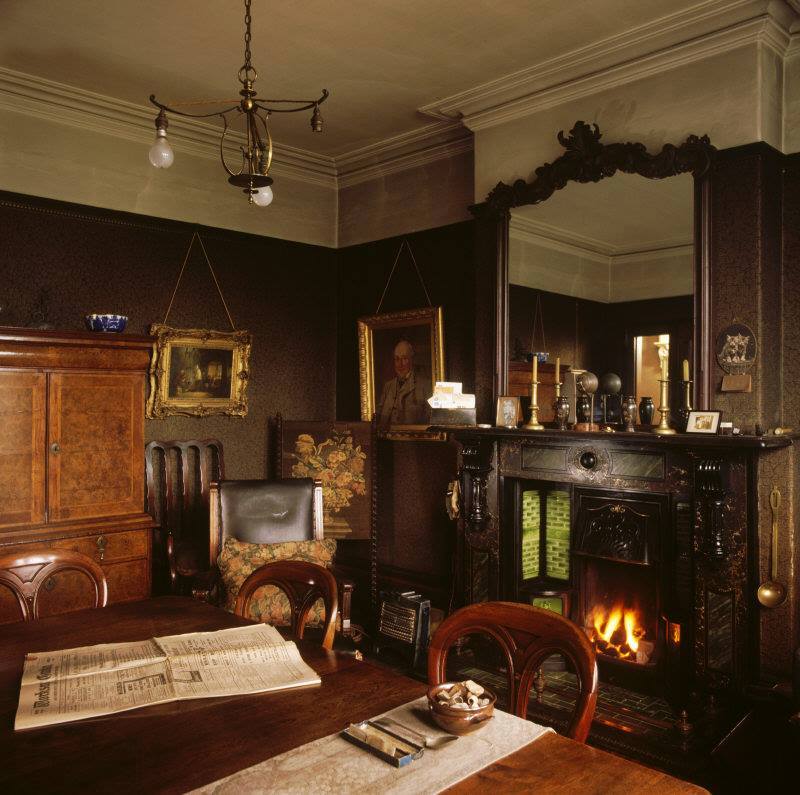 StuartHumphryes's tweet photo. Would you like to travel in time? The fascinating house of the Straw brothers, along Blyth Grove in Worksop, Nottinghamshire, was left to the National Trust in 1990 &amp; opened to the public in '93. It's an amazing time capsule which has remained totally untouched since the 1930s 😍 https://t.co/UuPf88jd81