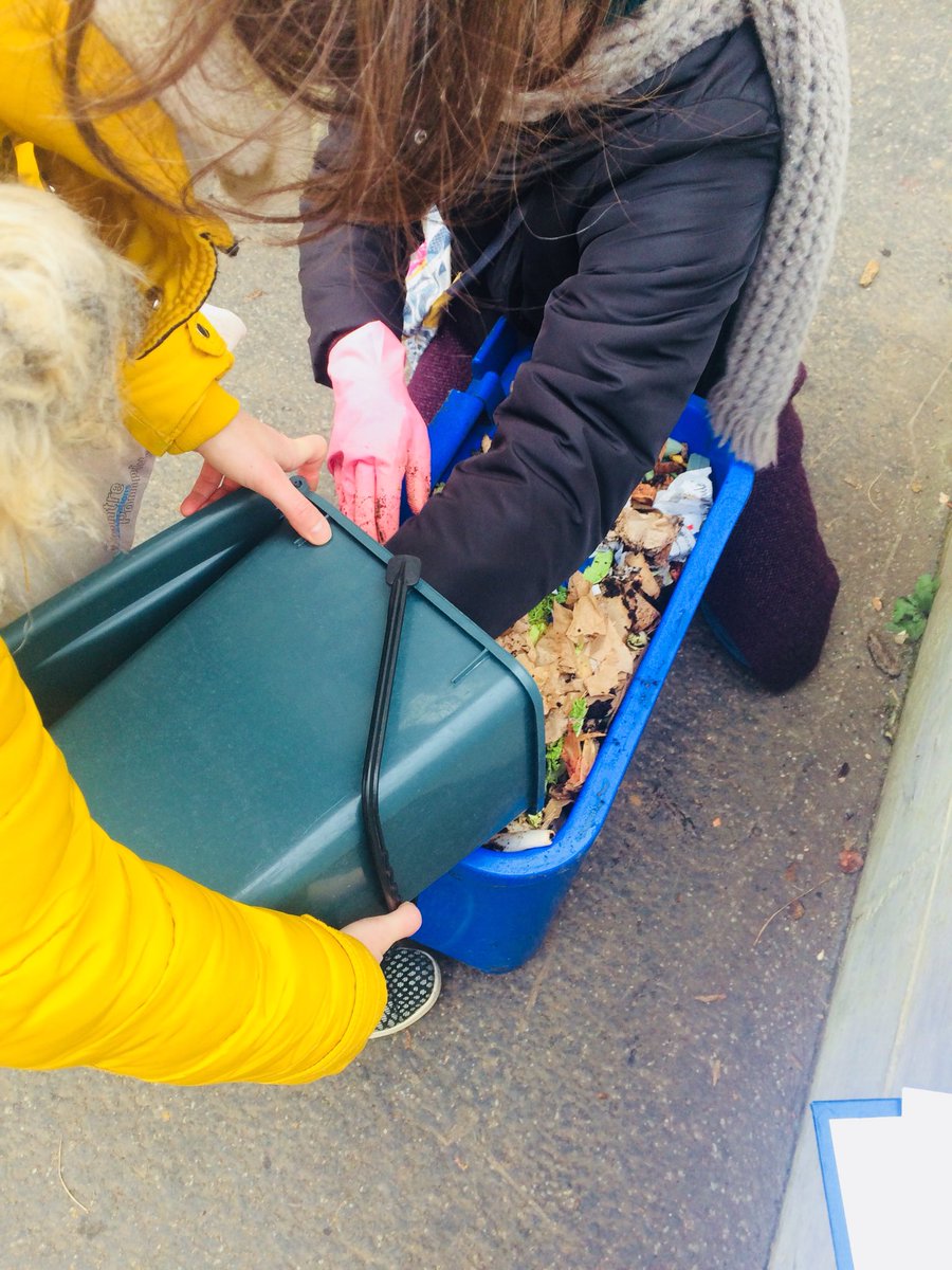 CamiViziozBrami's tweet image. Jardin urbain et partagé, animé par l’association #laccueillette crée grâce au #BudgetParticipatif @PaulineVeron @PKOMITES 👏🏽👏🏽 #composte #vegetalisation  laccueillette.jimdofree.com/le-jardin/l-ac… 🌱🥔🥦