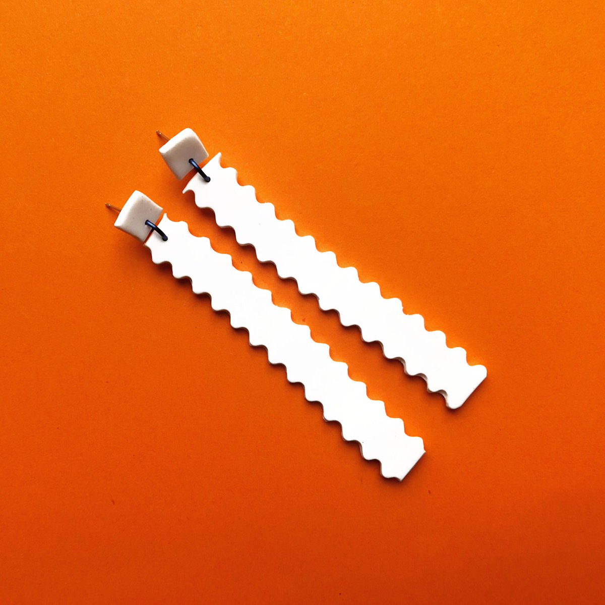 Nine9Angels's tweet image. I stuck to white for day 25 of @FADDundee just so I could feature these amazing blue jump rings again 💙💙💙 #fadd2020 #nineangels #handmade #earrings