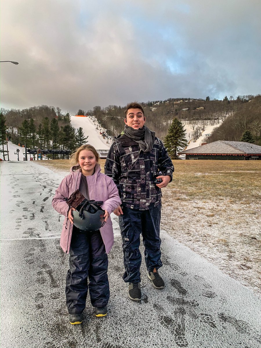 BarnesJJ74's tweet photo. Doing it at App Ski Mountain today! #AppSki https://t.co/z0yFpQjuF0
