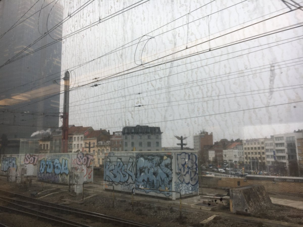 mb_baraka's tweet photo. En route pour le #Maroc 🇲🇦 au départ de #Bruxelles avec la ROYAL AIR MAROC. Le climat belge est radieux ce jour. Vu du train en route vers #ZAVENTEM. Prospection commerciale pour STANDARD INDUSTRIE, le numéro 1 de la #maintenance industrielle chez les #mines et les #cimenteries. https://t.co/Waj9sUruRD