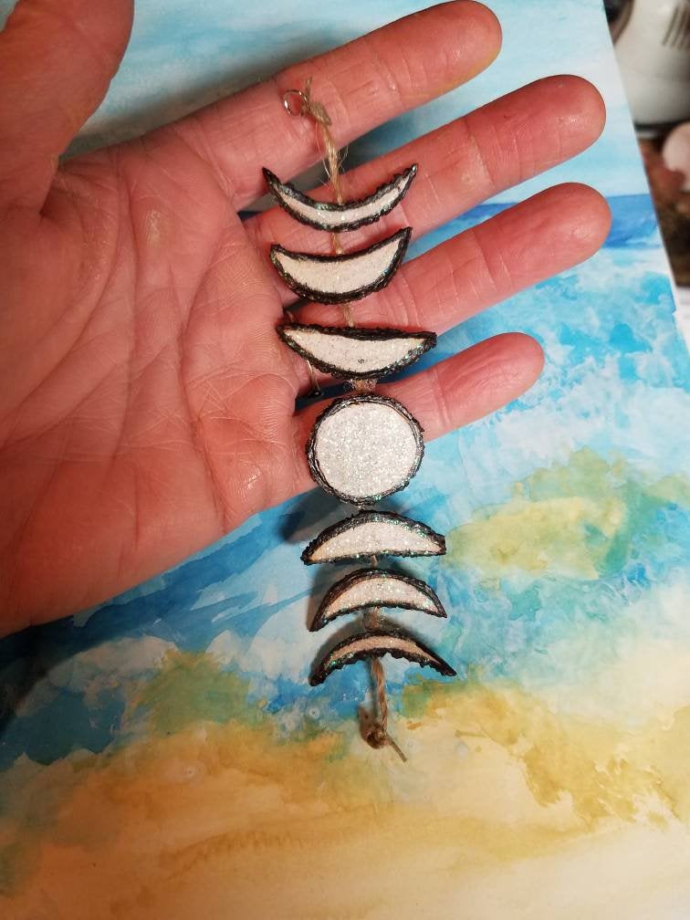 TheScotchPot's tweet photo. Excited to share the latest addition to my #etsy shop: Moon Phase Wall Hanging One Inch Scale - Glows! https://t.co/e2RtSzoW5u #toys #white #black #oneinchscale #playscale #miniaturedecor #dollhousedecor #miniwallhanging #dollhousewallart https://t.co/KjhNGWjn8a