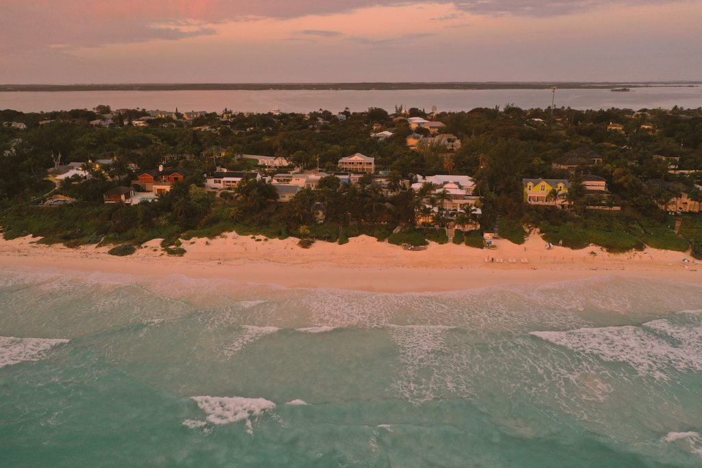 The sunrise on #HarbourIsland was special this morning. #LuxuryTravel #Bahamas #Drone #PinkSandBeach 🇧🇸