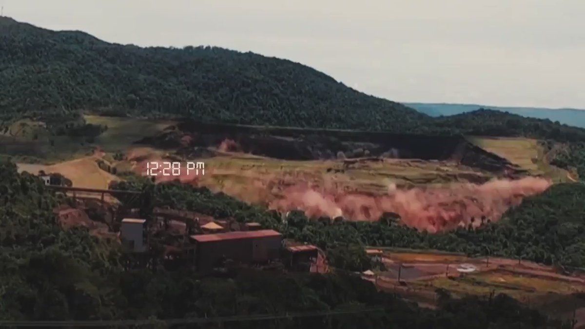 christinoaureo's tweet photo. Hoje (25), às 17h, vamos #rezar pelas famílias que perderam há 1 ano seus entes queridos, no #desastreambiental de #Brumadinho, em #MG. A missa será celebrada pelo arcebispo Metropolitano de Belo Horizonte, #DomWalmor e transmitida pela @TVCancaoNova. https://t.co/TfpDKlk09B https://t.co/1n0FaucW7r