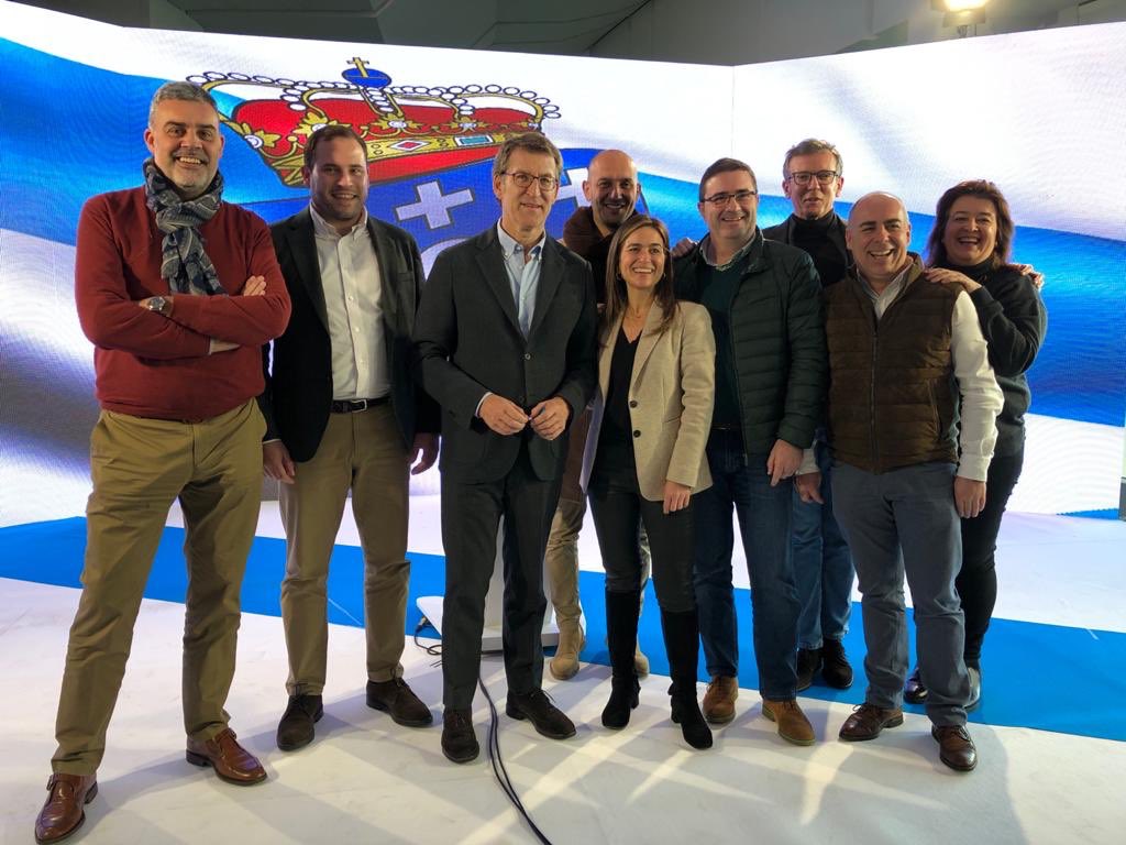 AlfonsoRuedaGal's tweet photo. A axenda galega é un obxectivo irrenunciable para o @ppdegalicia. O Goberno central quere quedar con 370 millóns de tódolos galegos, contradícese coas peaxes da AP-9, minte cos prazos do AVE... De algo poden estar seguros: non nos van calar... aínda que algúns calen https://t.co/DS3fjj4eMU
