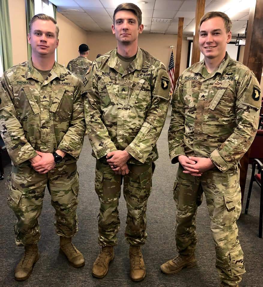 LeaderRakkasan's tweet photo. Congrats to Sgt. Raine (Center) of #Bulldog for graduating as the Honor Grad at his Advanced Leader Course! โฉ๐ฆ
#OldAbe #LetValorNotFail #Rakkasans #ScreamingEagles
@TheRakkasans @101stAASLTDIV @NationalRakk @FORSCOM @CampbellCourier @FortCampbell https://t.co/JSZqqfSpS5