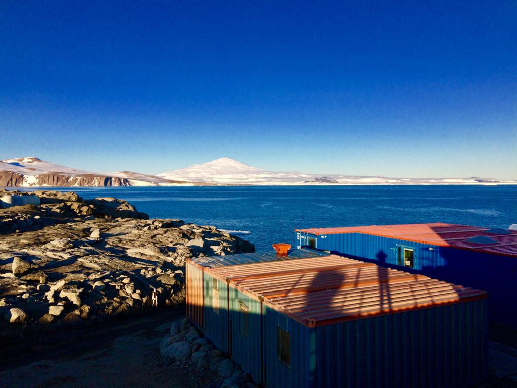 OldestIce's tweet image. The Beyond EPICA Team is safely back to Mario Zucchelli Station 🇮🇹, ready to fly home next Friday. #BeyondEPICA #icecore #Antarctica #antarctica2020