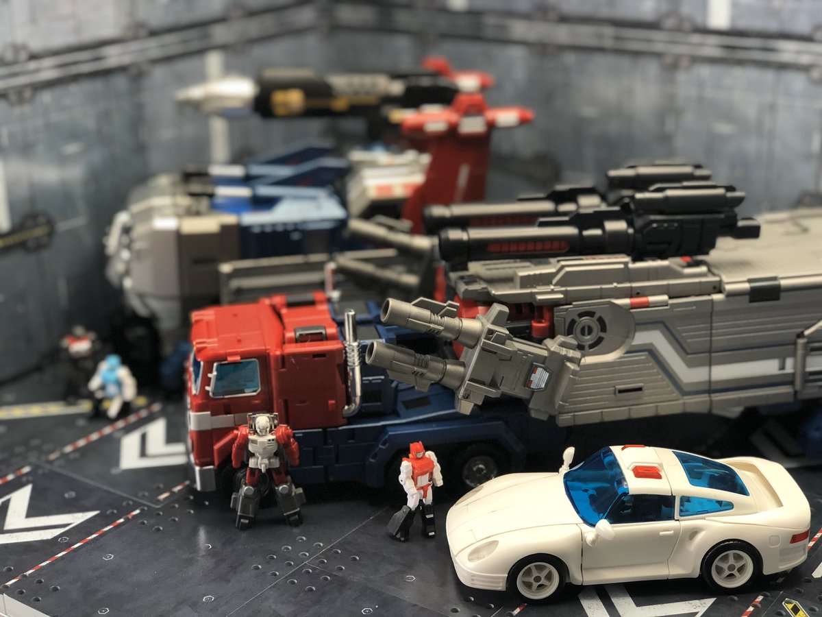 fans_hobby's tweet photo. MB-12 ATHENA updated test shot(without spray painting details) with MB-06 POWER BASER &amp; MB-11 GOD ARMOUR at @fextsystem SCI-FI 03 display set!

#fanshobby #thirdpartytransformers  #powerbaser #athena #godarmour #godarmor #masterforce #ginrai #godbomber #powermaster https://t.co/Wtpx8cLeDx