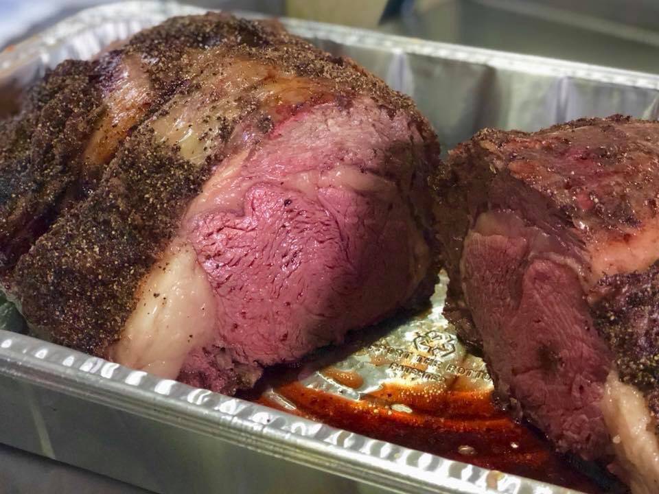 red_state_bbq's tweet photo. Itโs prime time at Red State BBQ! Come on by and grab an 8oz or 10oz cut of Smoked Prime Rib with a smoked baked potato, one side, and a homemade yeast roll. Available after 4pm. ๐ด๐ฅฉ
#primerib #smokedprime #BBQ #ky #kybbq https://t.co/7uQRuuxL9E
