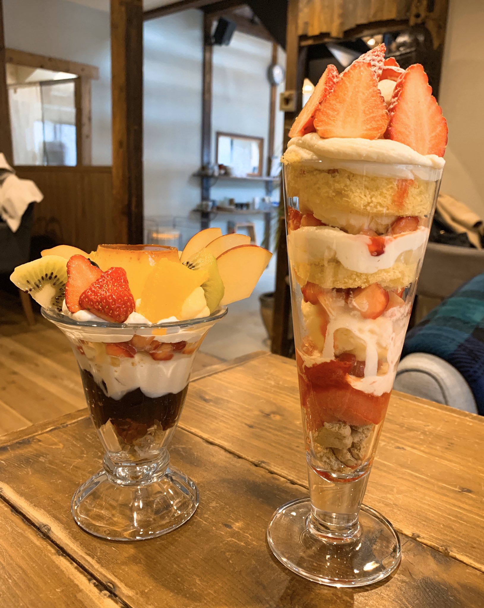 京太郎 今日は滋賀へ 素敵なカフェ発見です Cafe Fukubako Pizza いちごケーキの パフェ プリンのパフェ 美味しいです Fukubako フクバコ 滋賀 唐橋 カフェ T Co Yxuzoijtma Twitter
