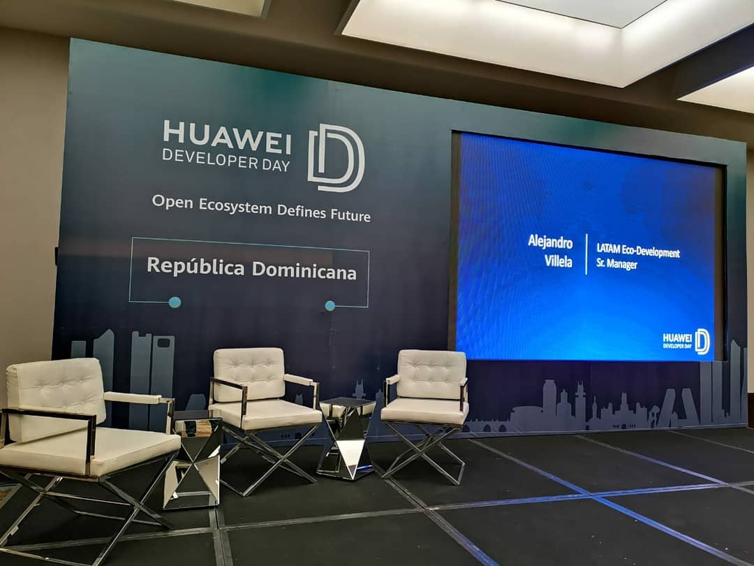 MARCIANOPHONE's tweet photo. wow va con todo la primera conferencia para desarrolladores de @huaweimobilerd EN REPUBLICA DOMINICANA !!! Vamos para allá para reportarles, #huaweideveloperday Huawei no esta jugando carrito 🤩🤩🤩 https://t.co/PwxEV916vr