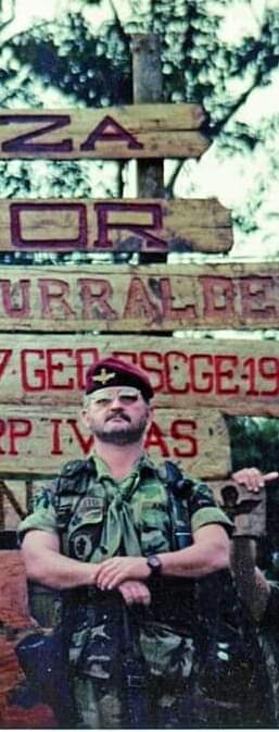 luismiguelanda's tweet photo. 25 años del conflicto del Cenepa. Ejército victorioso !!! Mi gran orgullo mi padre https://t.co/7y70XqE1Iz