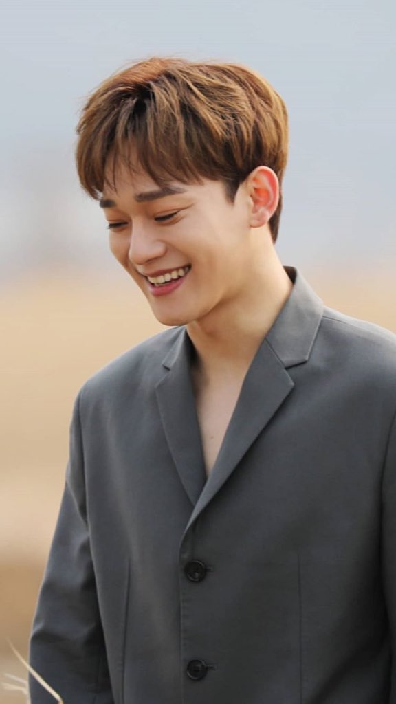 twenty-five 300 days with soloist kim jongdae. may the visuals and vocals on april 1st be remembered forever  also, we miss your smile, bub aaaaaAaa #순딩이들 #종대야노래해줘서고마워
