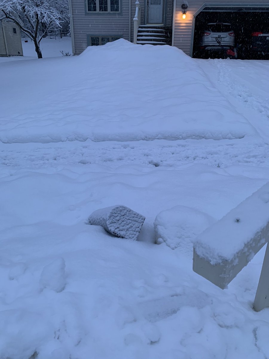MattJCash's tweet photo. Snow plow came early this morning but it wiped out our mailbox. #WinterStorm #homeownership #RIPmailbox https://t.co/ZuaYFCD3QM