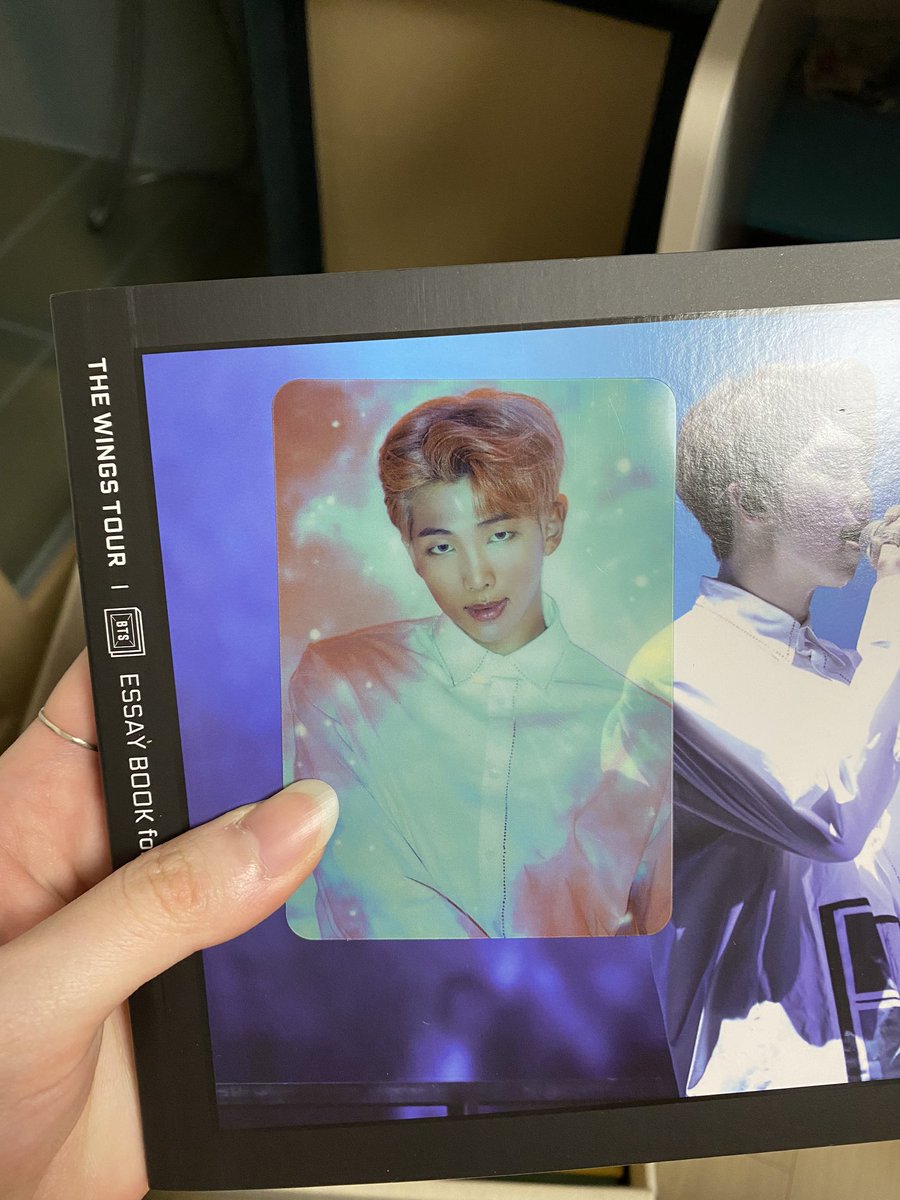 lee_ree0613's tweet photo. 윙파콘 에세이북 김남준 RM

안에 포카 포함 1.5
포카만 구매시 1.0

구매문의는 오픈챗팅 https://t.co/e9OBibv4r2