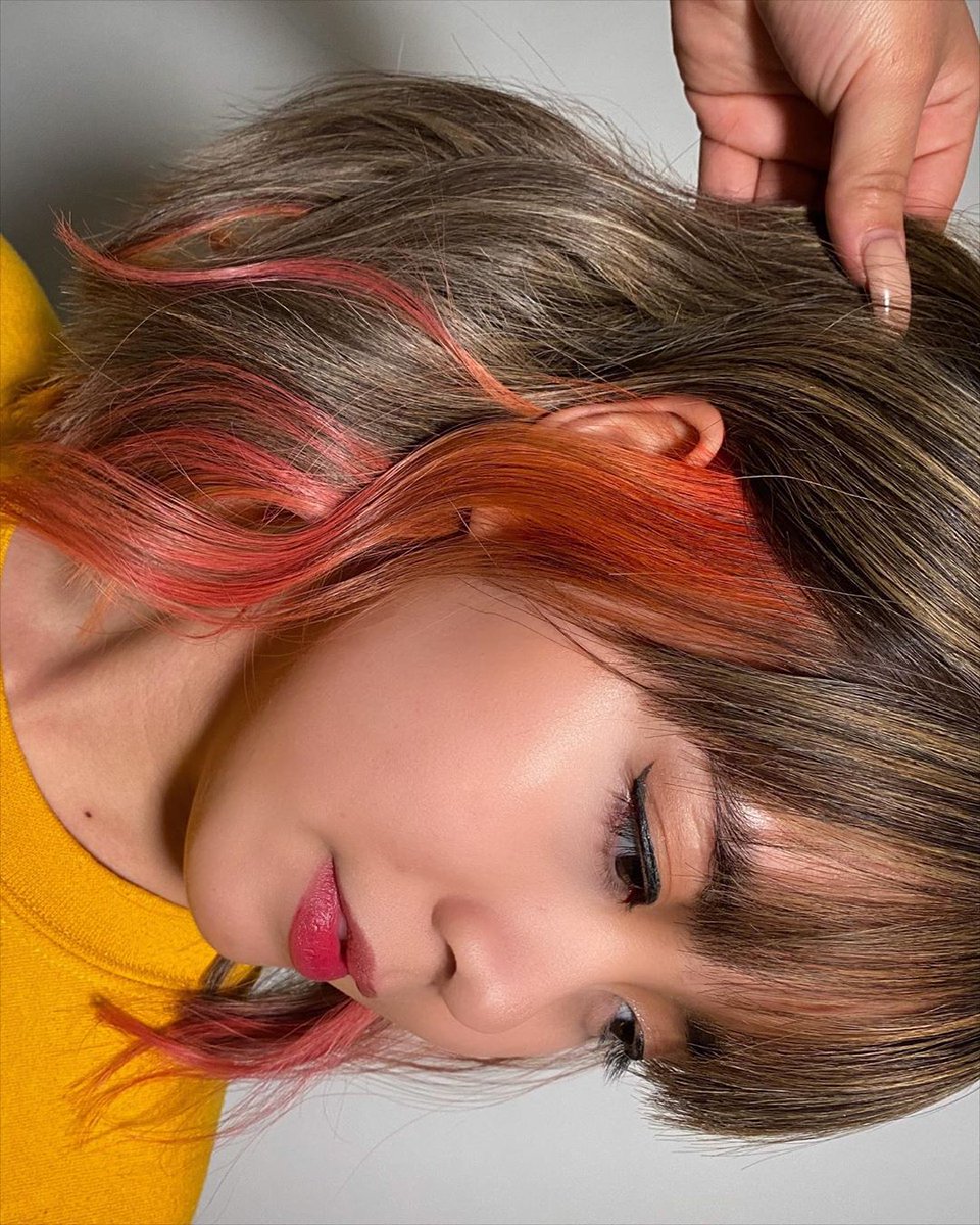 WellaEducation's tweet image. Bout to drop that color pop in 2020! 💥 @mvctouch is ahead of this #hairtrend.
.
.
#PROformula:
Recreate this pop of color with #ColorFreshCreate Hyper Coral &amp;amp; Infinite Orange.
.
#wellahair #wellalife #wellaeducation #stylistspotlight @wellahairusa