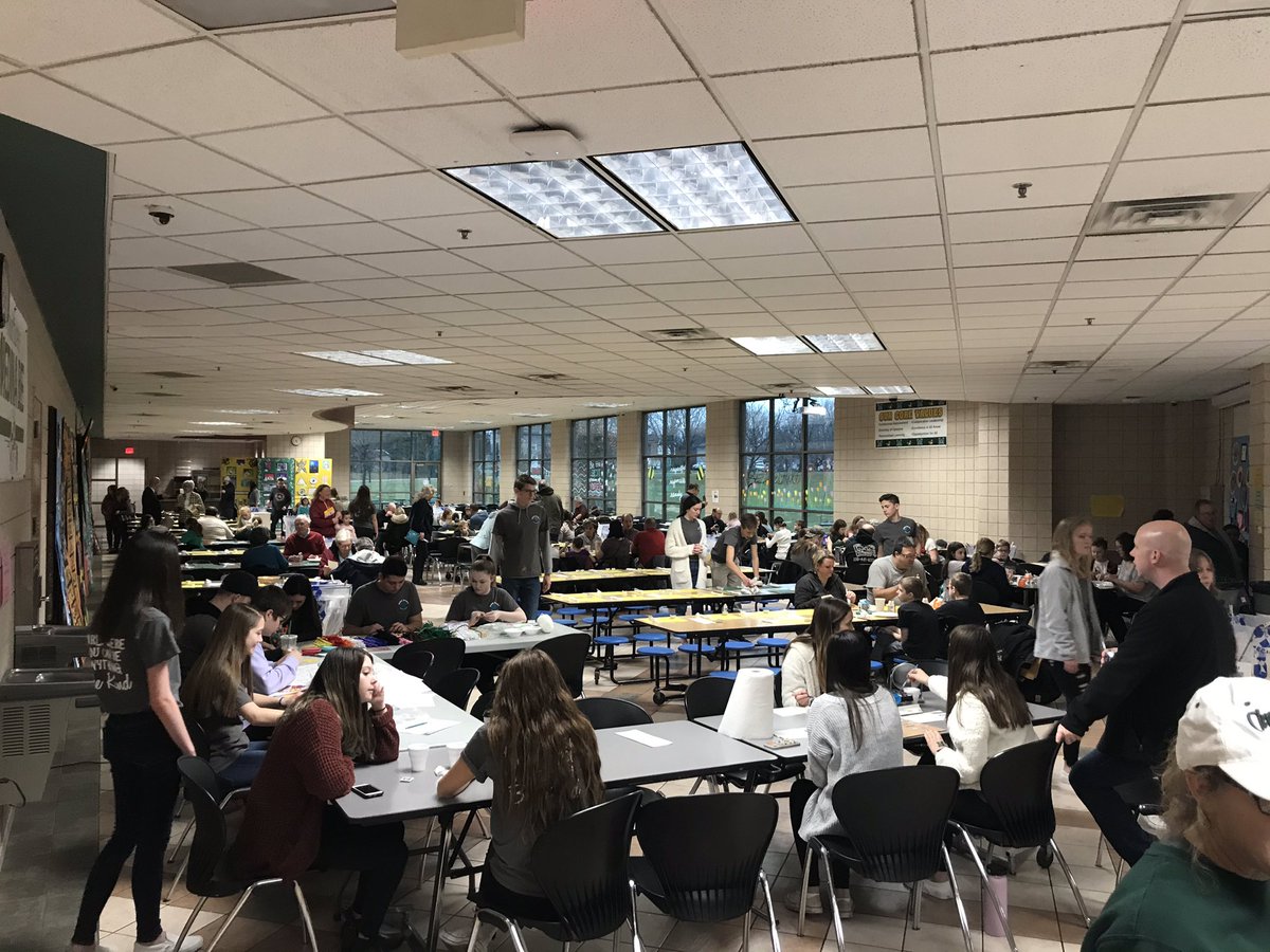 Pancake breakfast is happening so come on out to the high school!@MedinaSup <a href="/PaulWorsencrof1/">Paul Worsencroft</a> <a href="/MrsBoytim/">Mrs. Boytim</a>