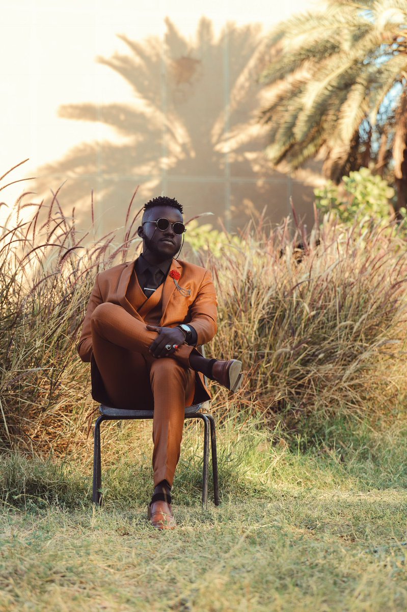 Cris7koko's tweet photo. • No caption needed 🤷🏾♂️ #ClassicLifeStyle✨
📸 : @feedomarley 🧡
🤵🏾:
- @yahyamaze 🔥
- @grjah 🔥
- @yassin 🔥 https://t.co/hcRCPoWYY7