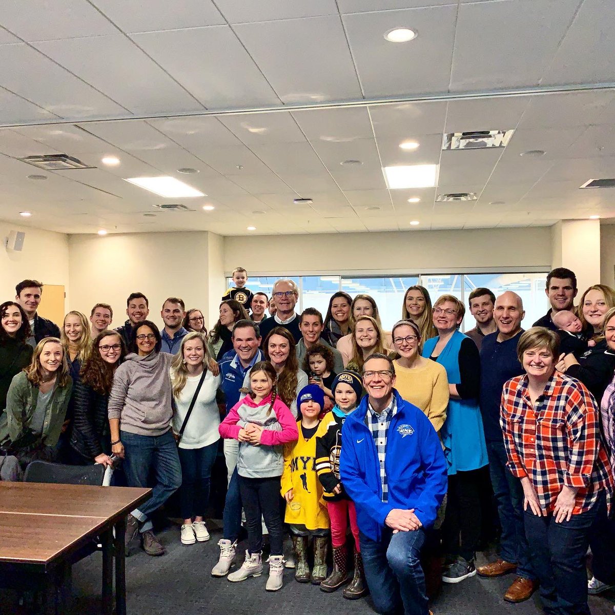 JamesHerbert's tweet photo. Amazing hockey game last night where the #Noreaster men won 9 to 0! Really enjoyed the alumni reception for the athletic training program before the game. @UNEhockey @UNE_Hockey @UNESports #noreasterpride #unehockey https://t.co/v3ZMe3VTLp
