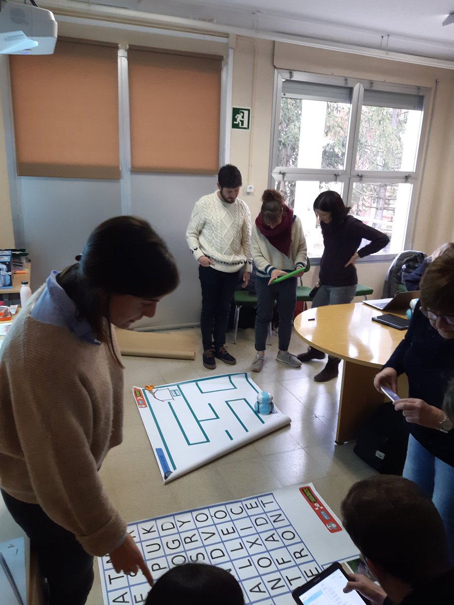 SERipolles's tweet photo. Iniciació a la #robòtica educativa. Avui hem treballat amb els robots #Edisson i #Artie .
Un matí molt ben aprofitat, amb uns mestres molt implicats.
@SERipolles
@pcostav https://t.co/nqY3ZMpP19