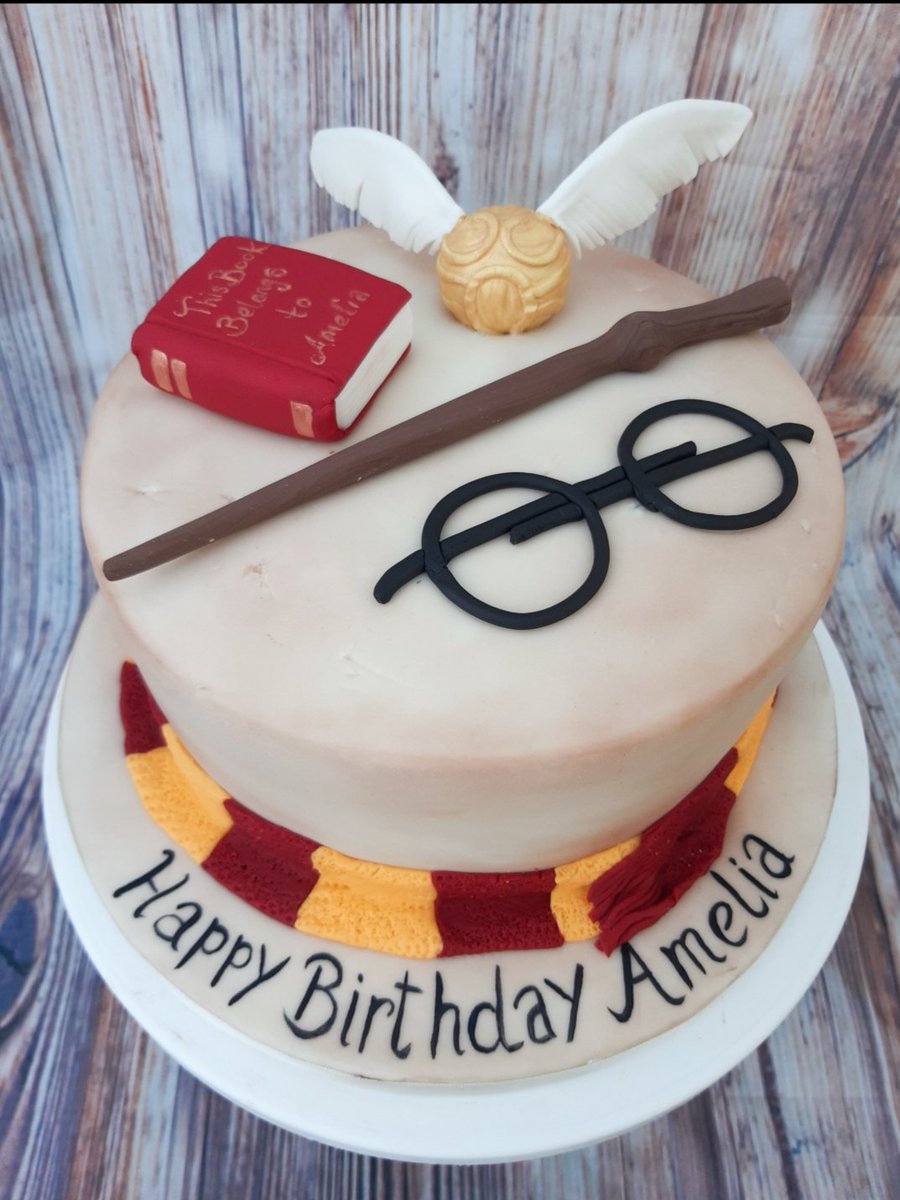 Jessicakes4u's tweet photo. #Harrypottercake https://t.co/mVOWta8soC