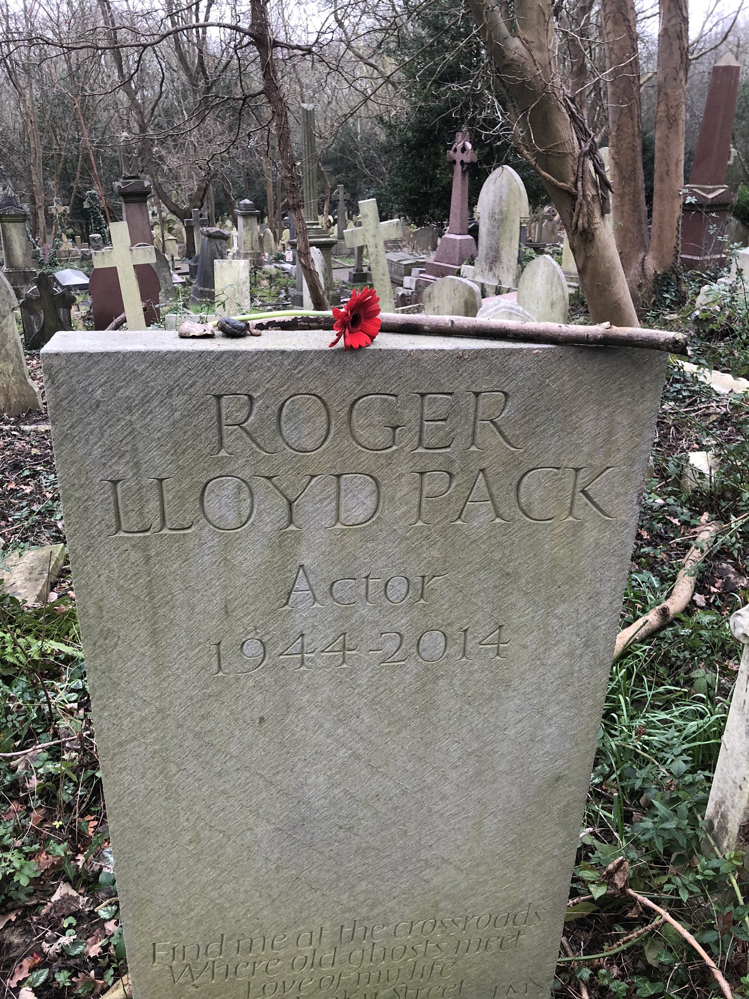 Sir Johnny Obe Went To Pay My Respects To A National Treasure Trigger Only Fools Amp Horses Legend Roger Lloyd Pack Forever In Our Hearts Beingboycie Sueholderness T Co Ust8fopr44