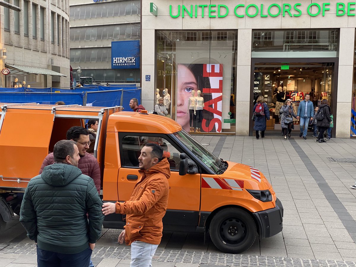 Es gibt keinen Grund mehr für Verbrennungsmotoren in solchen „letzte Meile“-(Kommunal)-Fahrzeugen. Ruhe und saubere Luft und saubere #Kaufingerstraße
Danke an die <a href="/StadtMuenchen/">Stadt München</a> für den Einsatz des <a href="/StreetScooter_/">StreetScooter</a>
