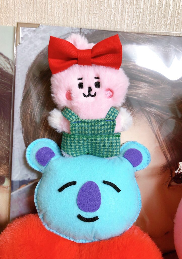 YL_doll's tweet photo. 여러분 모두 안녕하셨나요.....💜⁷

연말부터 부쩍 느려져서
어느덧 해가 넘어버렸네요😢 드뎌 제 손에 들어온 복슬쿠키와 함께 왔지오 이 귀여운 걸 이제야 만나다니🤢😈🤢

밀린후기 뿌리러 왔습니다✌️
#오랜만이어요여러분 💜
#플랫퍼쿠키 #몽냥님네코야도 https://t.co/DTCdWhuAyY