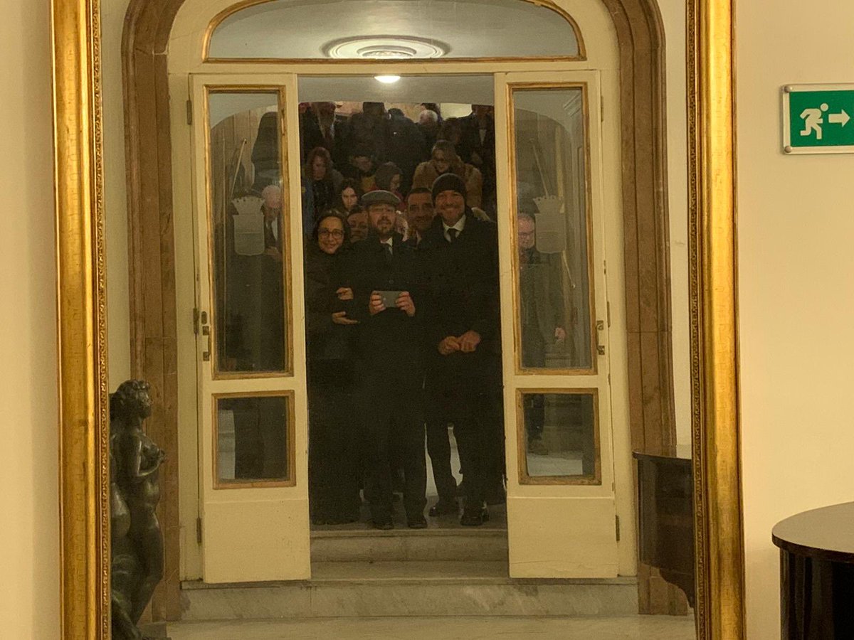 RotaryRoma's tweet photo. Il secondo giorno a #Napoli 💛 #Rotary #Roma https://t.co/yRGYQxqQY8