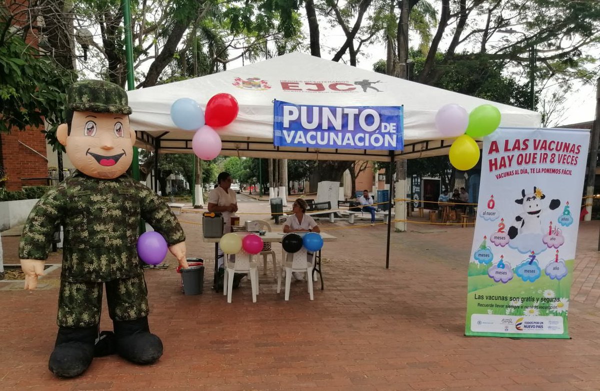 Ejercito_Disan's tweet photo. En #Yopal nuestros usuarios podrán completar los esquemas de vacunación de sus hijos, pueden acercarse al punto dispuesto en el ESM del #BAS16. Estamos esperándolos #EsElDíaDePonerseAlDía #HazloYa https://t.co/rPd81QACa8