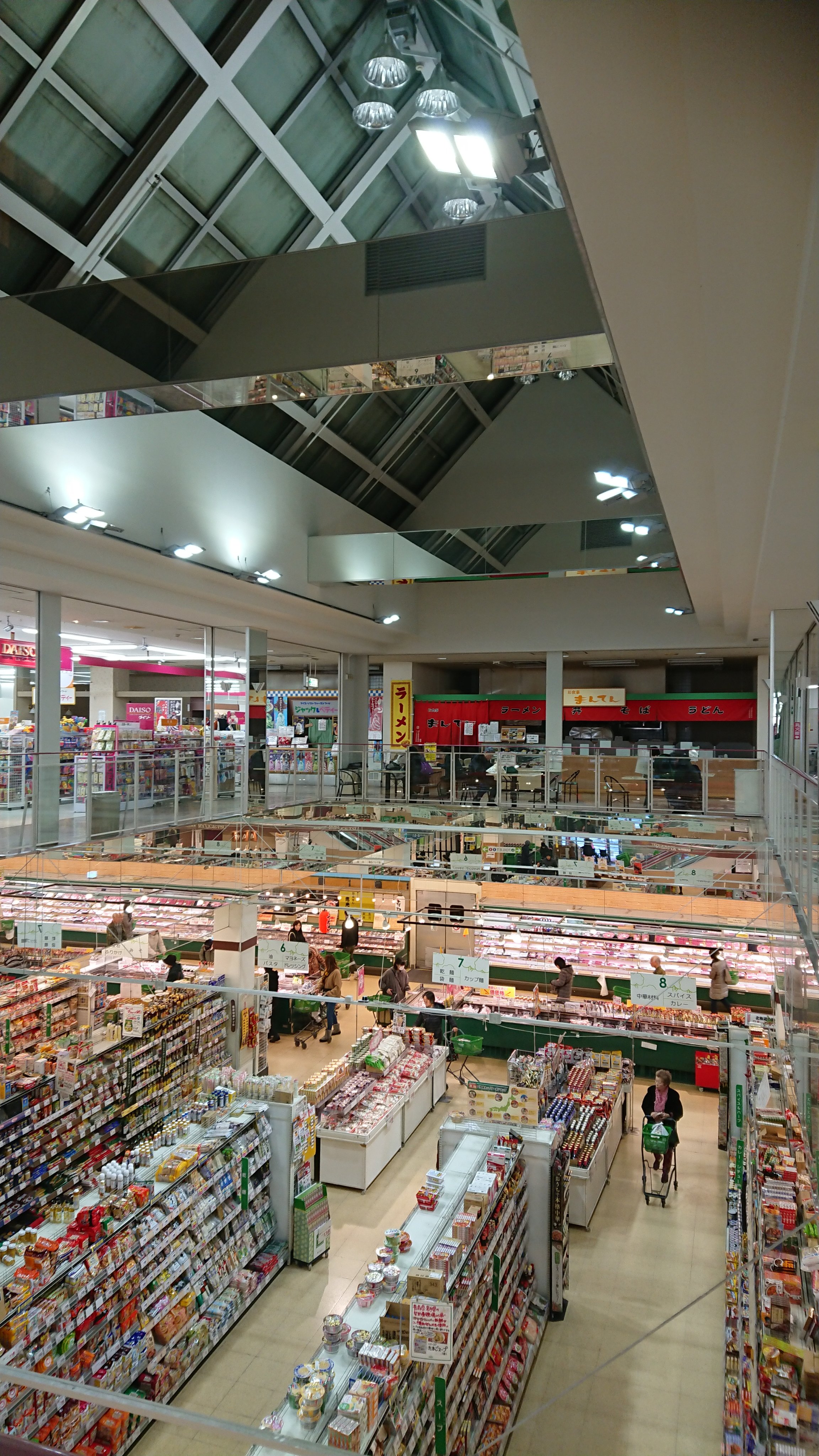 アイビス コープさっぽろルーシー店 河村征治理事長の下北海道のダイエーを目指していたと言われるコープさっぽろ 旭川のシーナ店に続いて1991年4月に大谷地店を大改装 増築して開業したのがこちらのルーシー店 その後もコープさっぽろは大型店を開業し