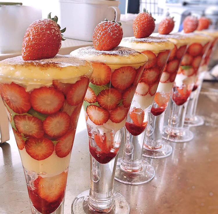 イチゴをたくさん食べたい？そんな人にオススメな「イチゴと抹茶のブリュレパフェ」！