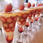 イチゴをたくさん食べたい？そんな人にオススメな「イチゴと抹茶のブリュレパフェ」!