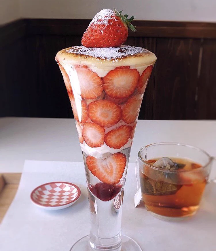 イチゴをたくさん食べたい？そんな人にオススメな「イチゴと抹茶のブリュレパフェ」！