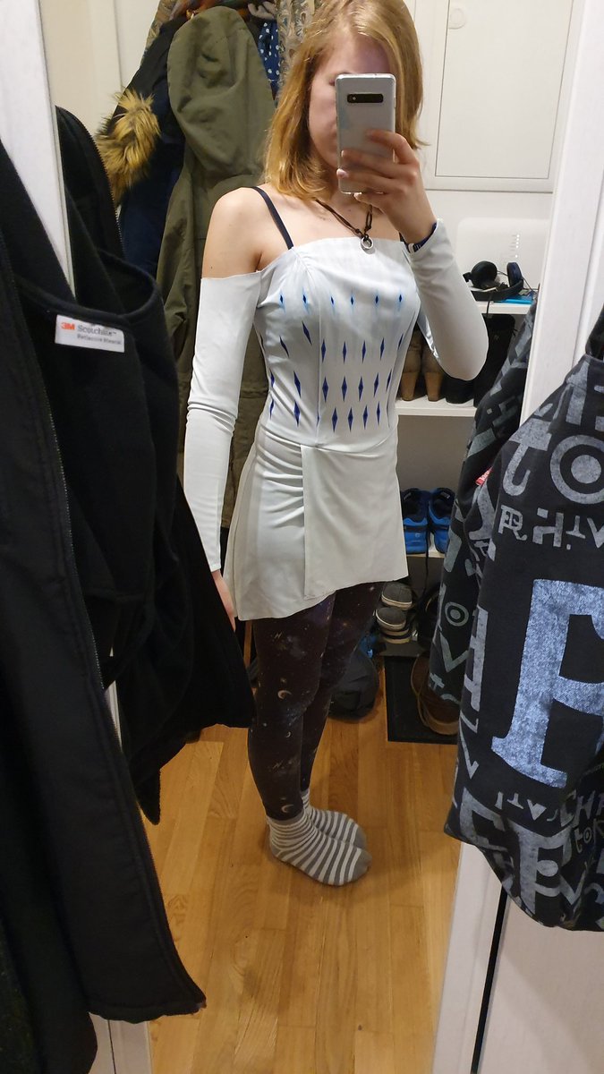 cf_cosplay's tweet photo. I smuggled some boning into the seams.
Feeling like an evil genius!
#ProjectElsa https://t.co/pOnxHYTbqC