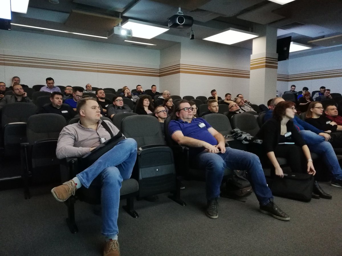DataHubert's tweet photo. As usual, @SQLExpert_pl rocks the stage with his #ML and #statictics in #PowerBI session on #ppswarsaw
He explains what diamond attributes influence on their final value https://t.co/DcpkIx6FHj