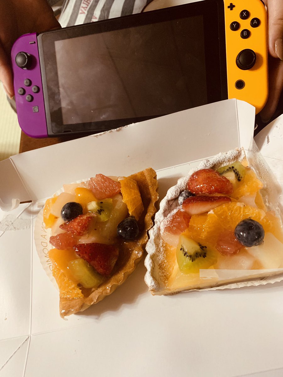 これは今日の福島旅行でセキバラさんと食べるために福島の風花っていうケーキ屋さんから取り寄せたチーズタルト

を、家に忘れてきたので福島駅で買ったタルト 