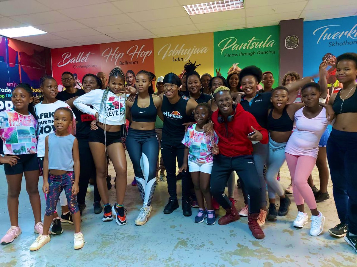 SowetosFinest's tweet photo. Saturday Dance Class is always a wonderful vibe 🙏🏽❤️Lets keep dancing 

#Improova
#Tikoloshi https://t.co/cyrBPL8P8P