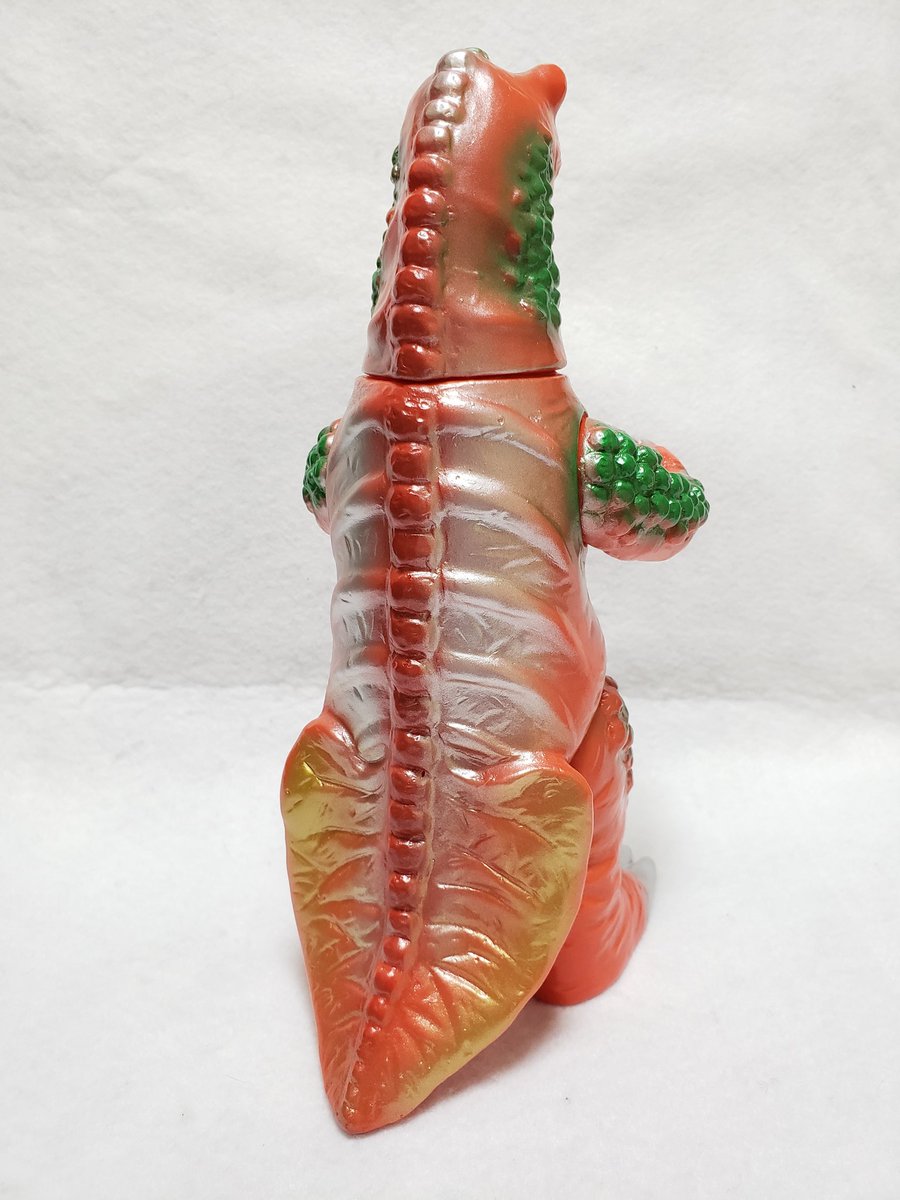 ブルマァクのザゴラスです(金型が新たに作られた新復刻版) 惚けた顔と