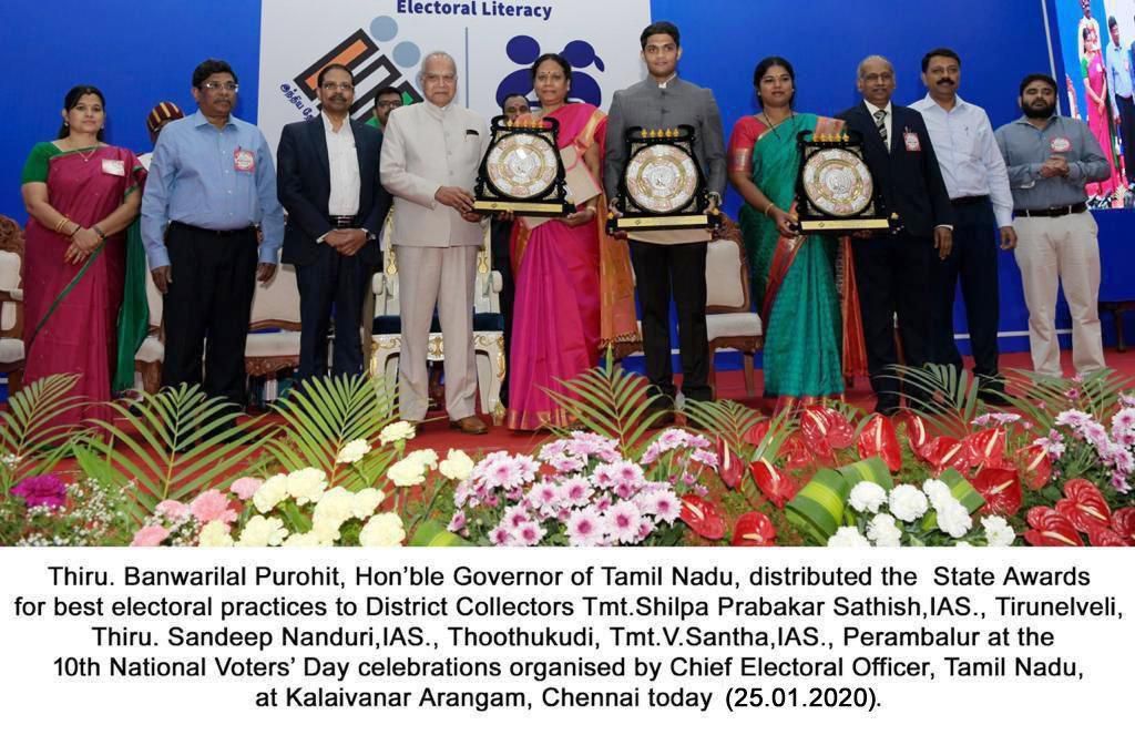 CollectorTuty's tweet photo. The Collector received the Best Collector Award from the Honble Governor of Tamilnadu for best electoral practices,  SVEEP Accessible Elections during the LokSabha Elections 2019.The award was presented during the National VotersDay function in the presence of Chief Secretary,CEO https://t.co/dqdvIDzz1c