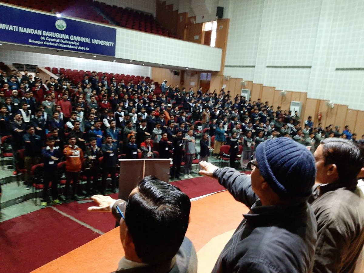 संविधान दिवस की 70 वीं वर्षगांठ के अवसर पर सालभर आयोजित कार्यक्रमों के तहत, विश्वविद्यालय में इंस्पायर कार्यक्रम में भाग लेने वाले छात्रों को संविधान के मूल कर्तव्यों को निभाने की शपथ दिलाई गई।  इस कार्यक्रम में राज्य के 24 स्कूलों के 342 छात्र भाग ले रहे हैं।