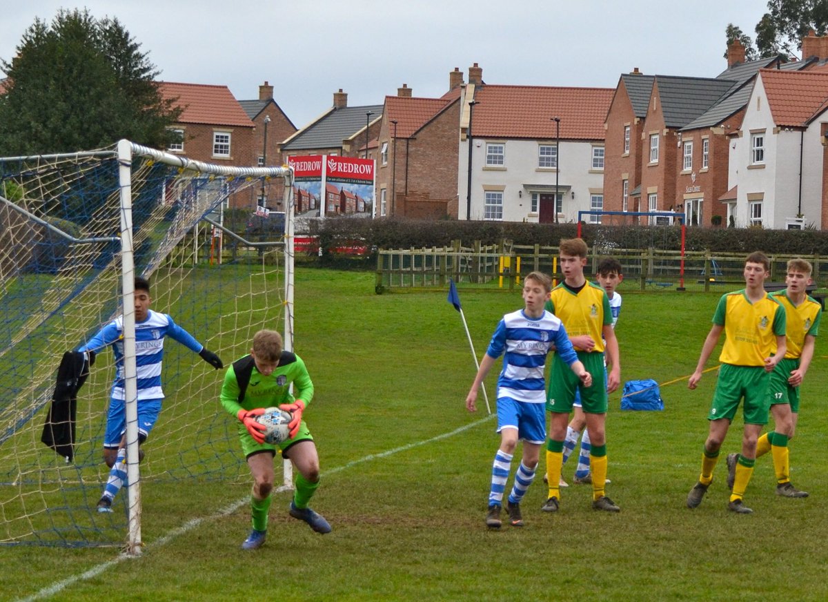 HC_SchoolsFA's tweet photo. Great character shown by Harrogate and Craven U15s, eventually coming away with a hard earned victory over a very good Rotherham Schoolboys side. Goals from A. Carpenter, A. Cassells and N.Young. 🔵⚪️🔵⚪️🔵⚽️👏👏👏 https://t.co/i9dWcts8g2