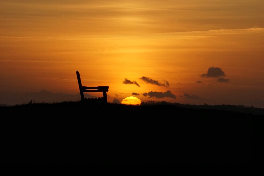 VisitDeanWye's tweet photo. If you're looking for a viewpoint to catch the best sunrises / sunsets in the #DeanWye, you won't go wrong with May Hill. On a clear day you can see 12 counties from the top! Find out more: https://t.co/Py6e3M6cTr Photos by Lorraine Stanton. #ForestOfDean #WalkingUK #WalkInWinter https://t.co/qihsVTXcNo