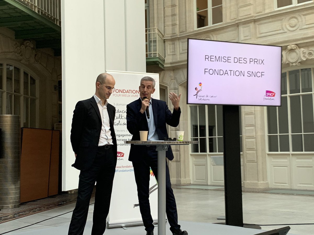 MarianneEshet's tweet photo. .@Actu_Transilien et @SNCFReseau remettent le Prix @FondationSNCF à 50 salariés engagés en 2019 et leur association. En présence d’ @alainkrakovitch et @guillaumemarbach Magnifique cérémonie ! https://t.co/qkAaqXc4kO