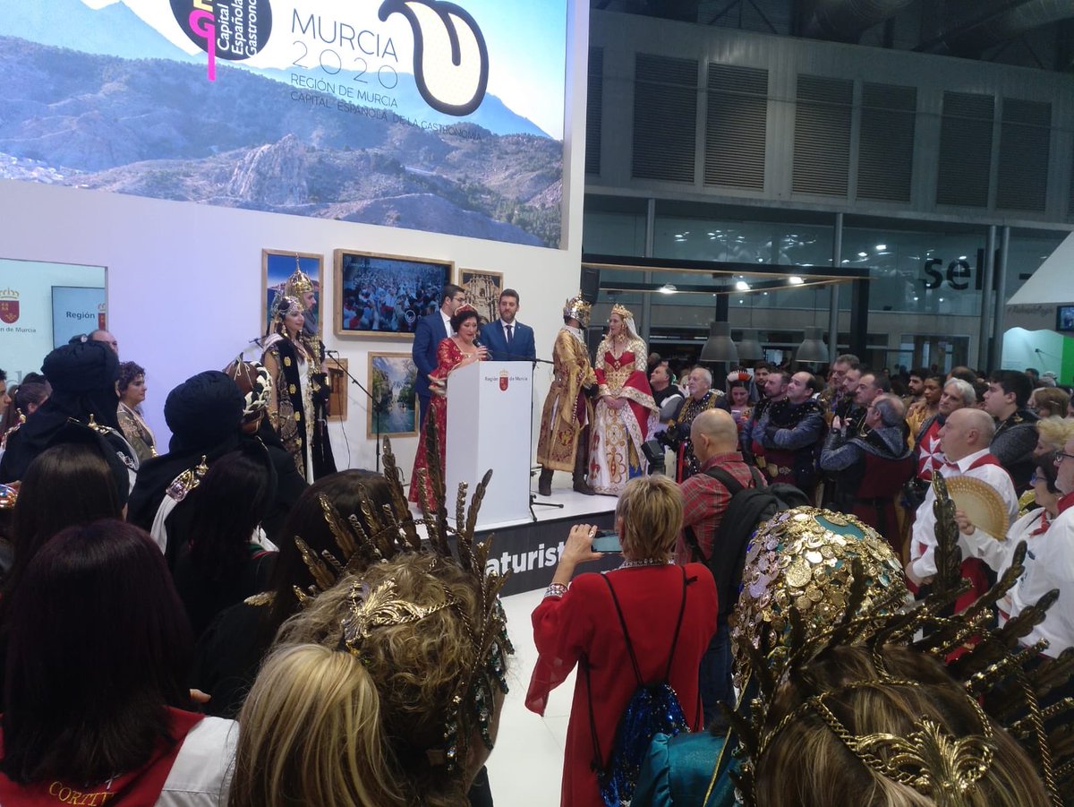 Continuamos con una actividad frenética durante el fin de semana en nuestro stand de #FiturRM #FITUR2020 🎉

 ⚔️🛡Actuación: Caravaca medieval valor y fe en los tiempos de frontera.

▶️ murciaturistica.es/webs/murciatur…