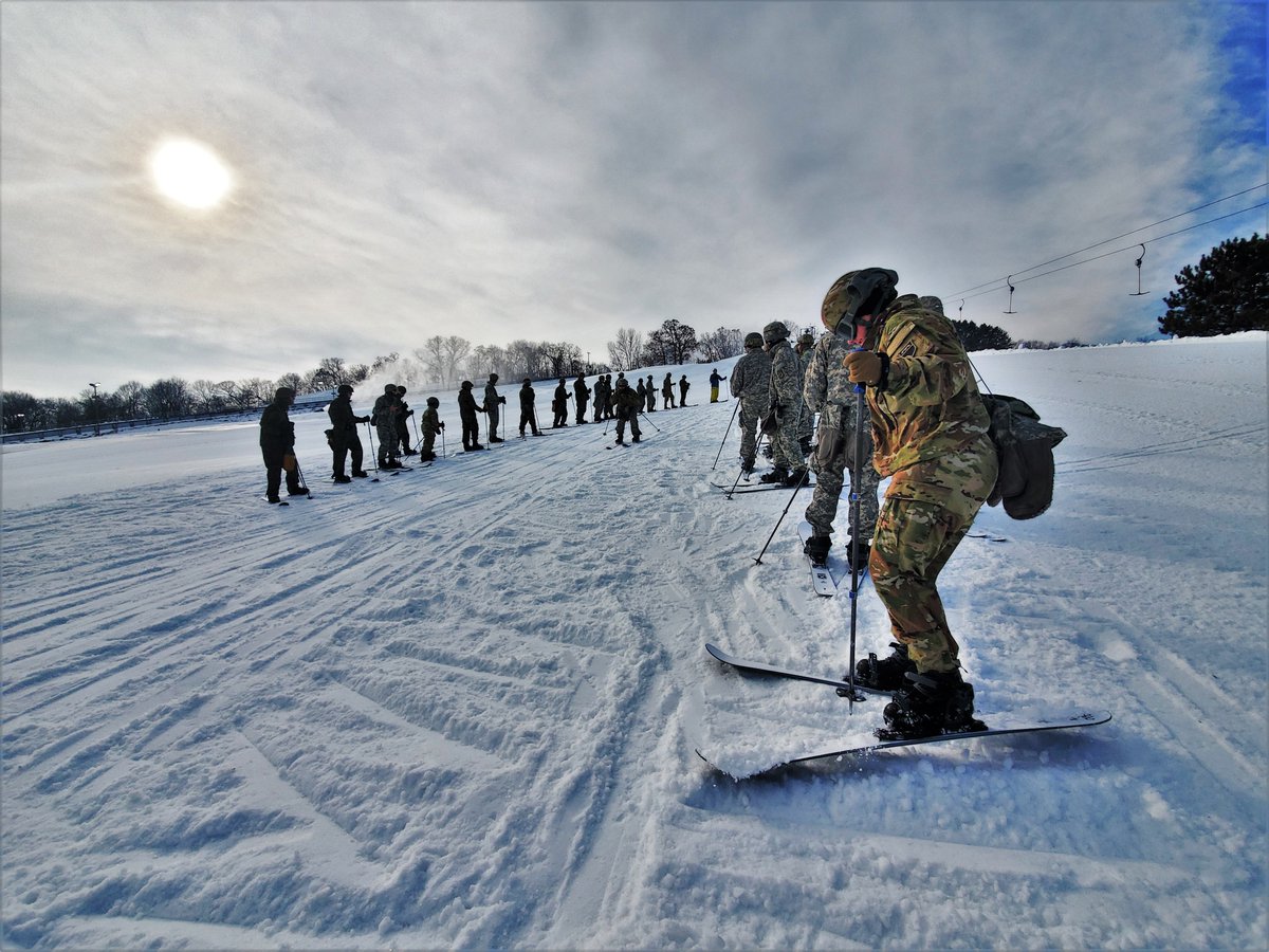 WarriorsSupport's tweet photo. Students in the Fort McCoy Cold-Weather Operations Course (#CWOC) Class 20-02 start their skiing orientation and familiarization. #photooftheday #helpingheroes #usa #army #soldiers #nationalguard #training #coldweatherops #coldweathertraining #militarywarriors #veterans #mwsf https://t.co/JctvHfEArX