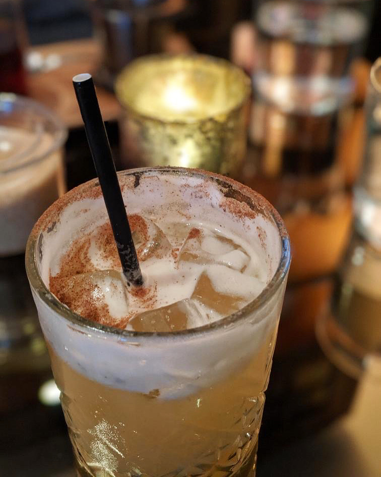 TeatuliaUK's tweet photo. Our Japanese Snap is a clean, sour-style drink with nutty, spicy, complex notes, topped with a sprinkle of cinnamon and matcha 🍵[📸 IG kyokoichiban] https://t.co/3BZSOGuuz2