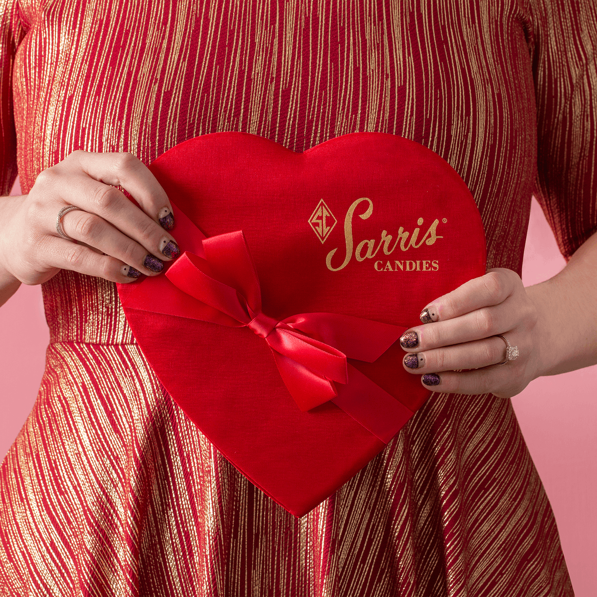Sarris_Candies's tweet photo. 💖Valentine's Day Giveaway 💖
We're helping spread the love this Valentine's Day by giving away a 15 oz. Heart Deluxe Assortments to one lucky winner! 

To enter: follow, ❤️, and RT. 

Winners will be randomly selected 1/31/20. https://t.co/njVkhfJN19