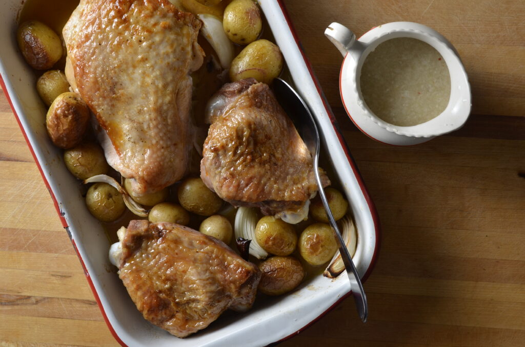 This recipe for Marinated Turkey Pieces with Roasted Potatoes and Onion Gravy uses Granny’s NEW product, Marinated Turkey Pieces! They’re juicy and tender, every time. Find the recipe here ➡ bit.ly/2nm9POA